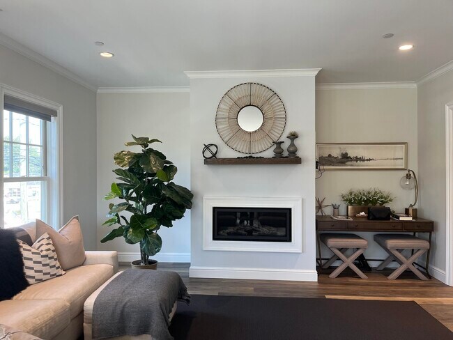 Building Photo - 1958 Post Rd