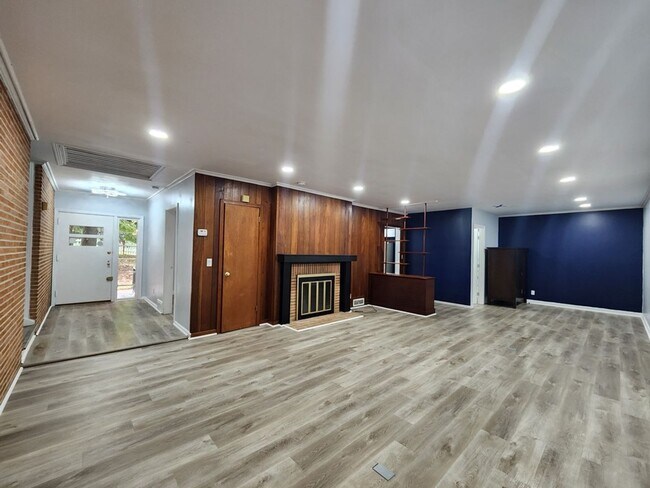 Building Photo - 2 Bedroom 2.5 Bath Home MINS FROM LENOX SQUARE MALL!