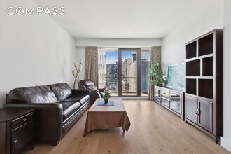 Building Photo - 319 Schermerhorn St