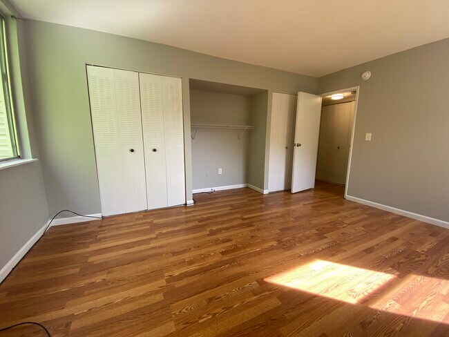 Building Photo - 1612 Summit Pointe