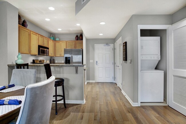 Building Photo - Modern Living in the Heart of the Gaslamp