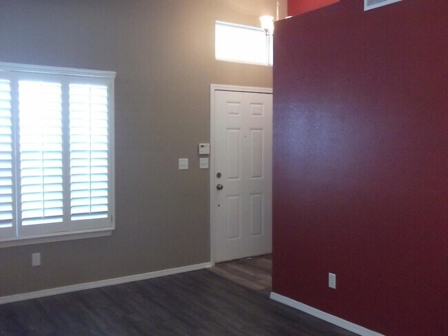 Foto del edificio - 681 Wind River Ave
