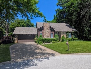 Building Photo - 2217 Wendy Way Dr