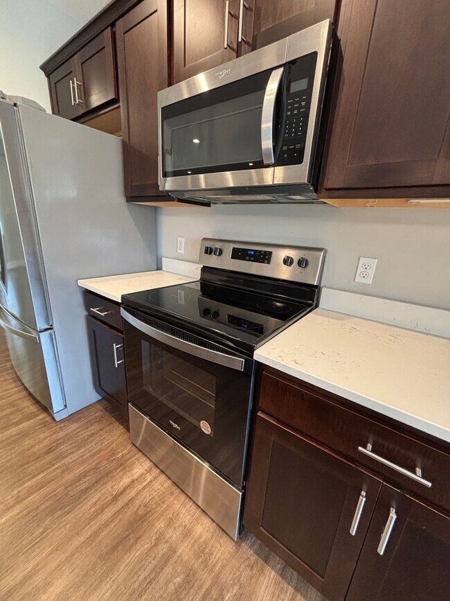 Foto del edificio - Stunning 3 Bed Townhome with 2 Car Garage in Washington!