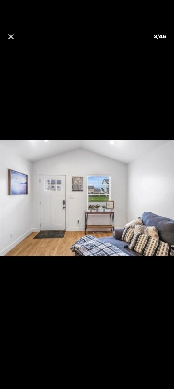 Foto del edificio - 591 Lakeside Dr