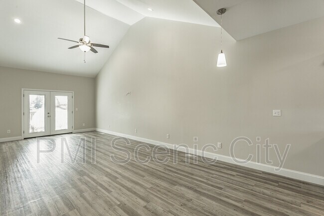Foto del edificio - 5975 Commons Ln NE