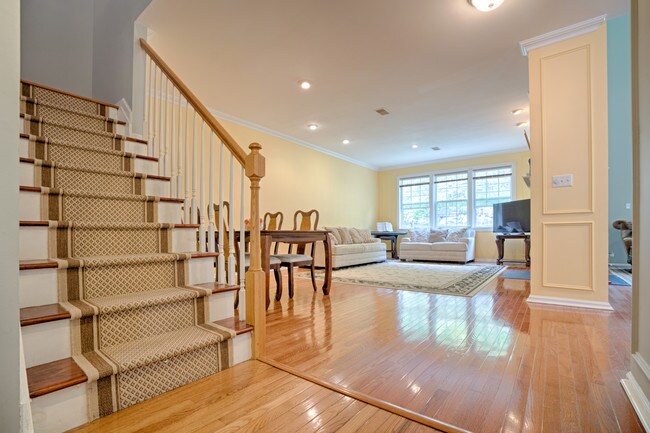 Building Photo - 219 Woodlands Dr