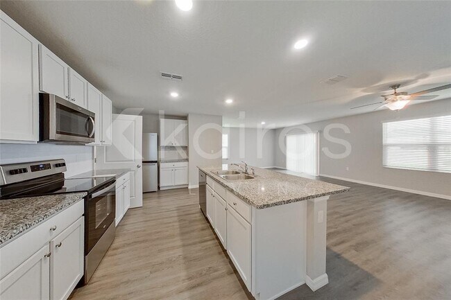 Building Photo - 4451 SW 85 Ln