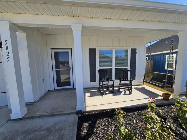 Building Photo - 5825 Danbury Blvd