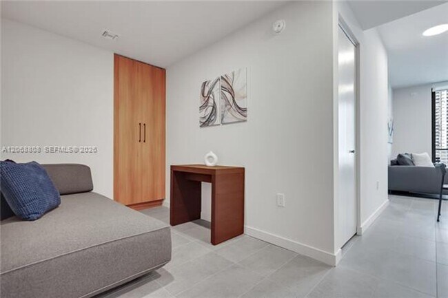 Foto del edificio - 121 NE 5th St