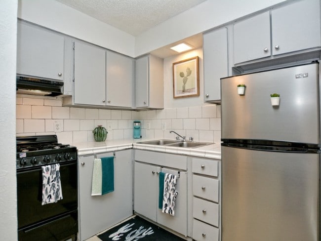 Building Photo - Azure Apartments and Townhomes