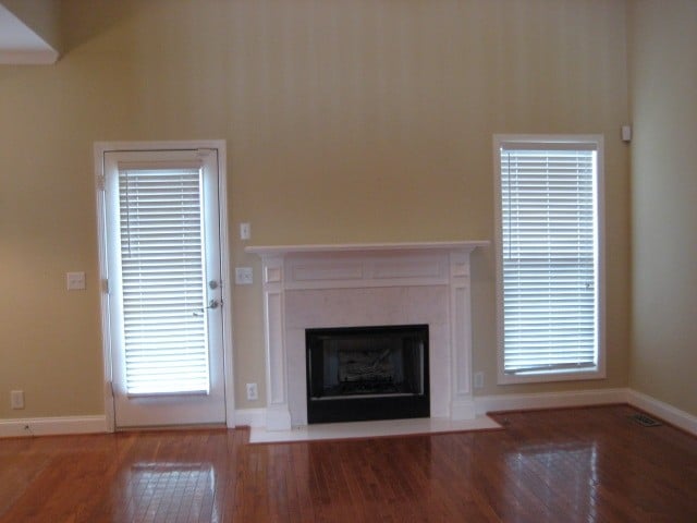 Building Photo - 2404 Adelaide Dr