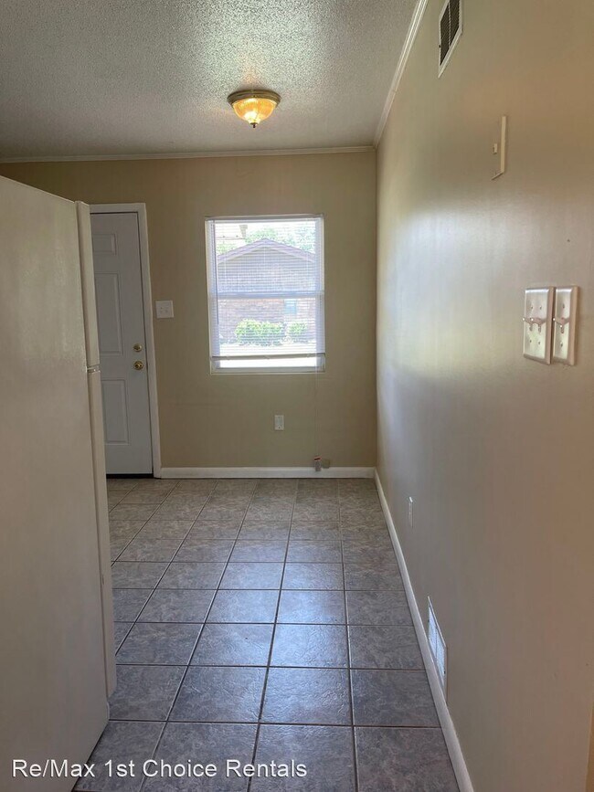 Building Photo - 2 br, 1 bath House - 304 W Fifth Street