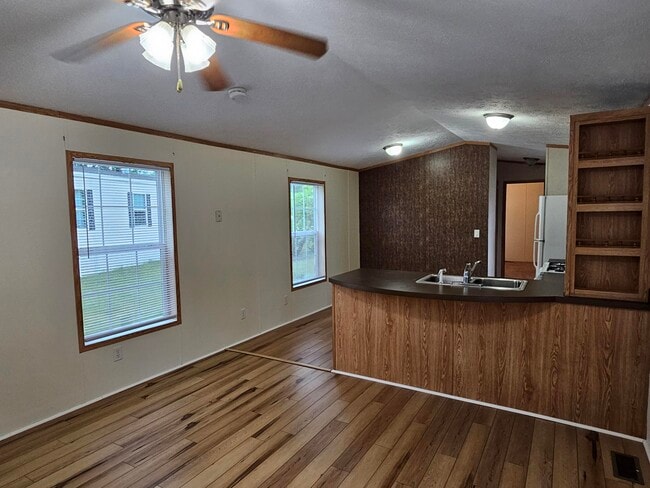 Building Photo - 230 Maverick Ln