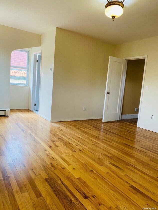 Foto del edificio - 243-11 Thornhill Ave