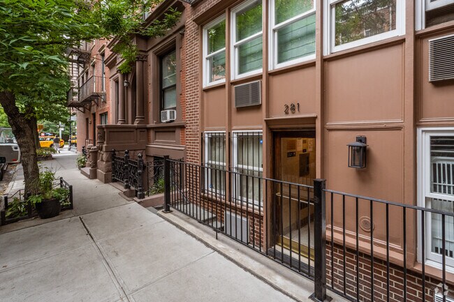Foto del edificio - 281 W 11th St