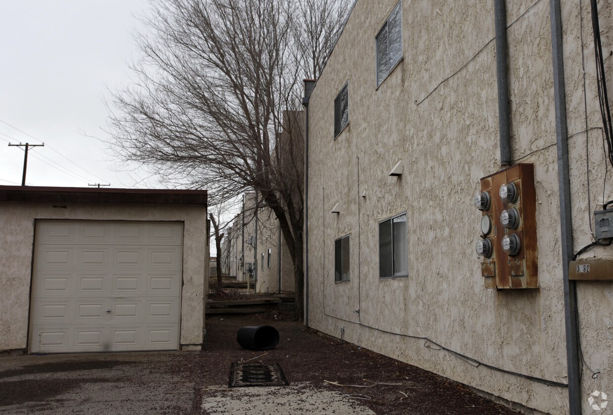 Building Photo - 708 E Virginia Way