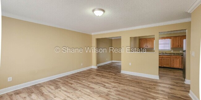 Building Photo - 213 Ridgewood Cir