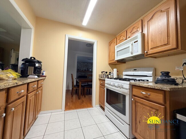 Foto del edificio - Spacious 4BR Home in Fort Walton Beach with Solar Panels!