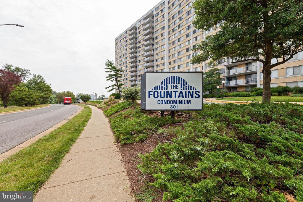 301 N Beauregard St Unit 216, Alexandria, VA 22312 Room for Rent in