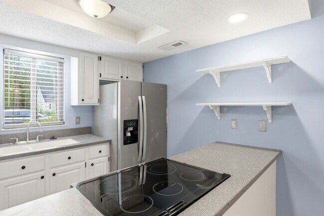 Building Photo - 102 Country Club Villa Dr