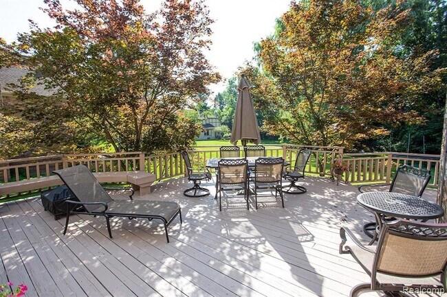 Foto del edificio - 3349 Rocky Crest Dr