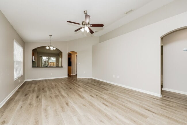 Building Photo - 447 Maple Pointe Dr