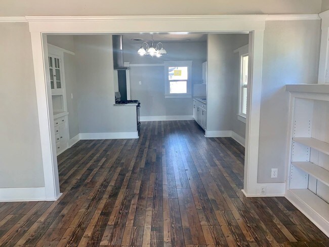 Building Photo - 2 br, 1.5 bath House - 3241 E Alta Ave