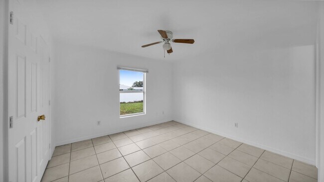 Foto del edificio - 215-213 Homer Ave S