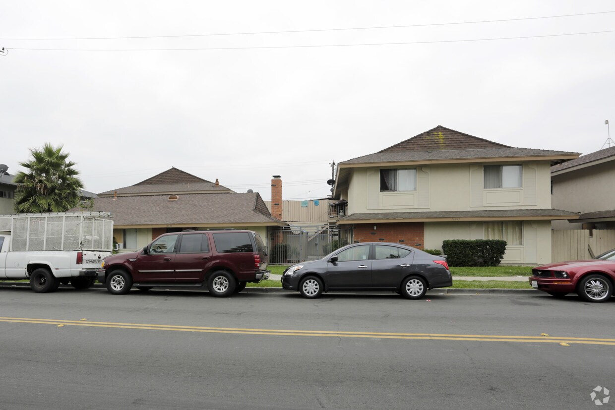 Foto del edificio - 16642-16646 Alliance Ave