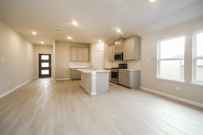 Foto del edificio - 610 Ellwood Terrace Ln