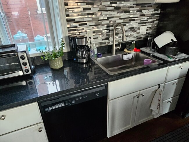 Kitchen - 4333 Maryland Ave