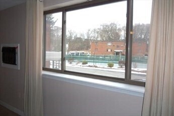 Foto del edificio - 71 Nicholas Rd