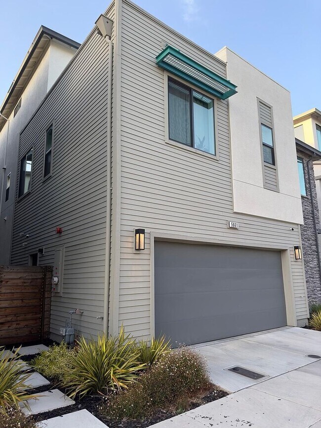 Foto del edificio - 5661 Beale Ave