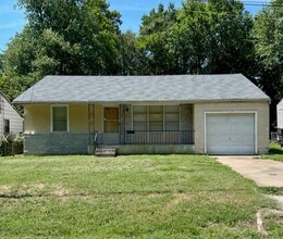 Building Photo - 1537 N Kentwood Ave