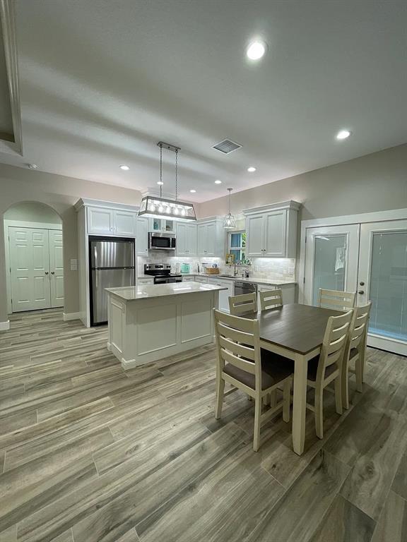 Building Photo - 720 Canyon Cir Dr