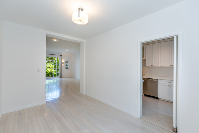 Dining room - 8495 Fountain Ave