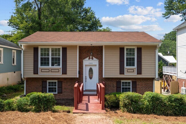 Foto del edificio - Recently Updated 4 Bedroom 2 Bath Near Downtown Durham!