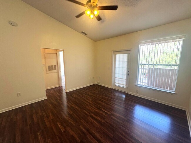 Foto del edificio - 17952 Villa Creek Dr