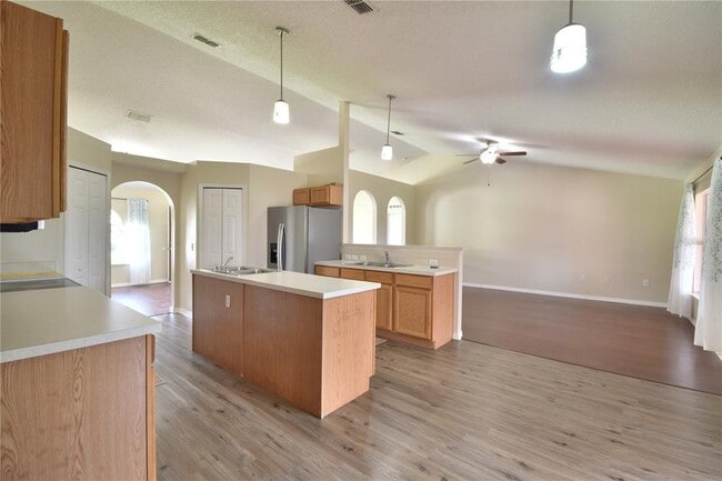 Building Photo - 1006 Fox Trail Ave