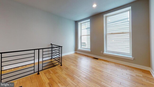 Foto del edificio - 2701 W Girard Ave