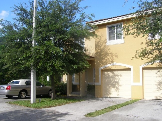 Foto del edificio - Bernford Townhouse Community Apartments