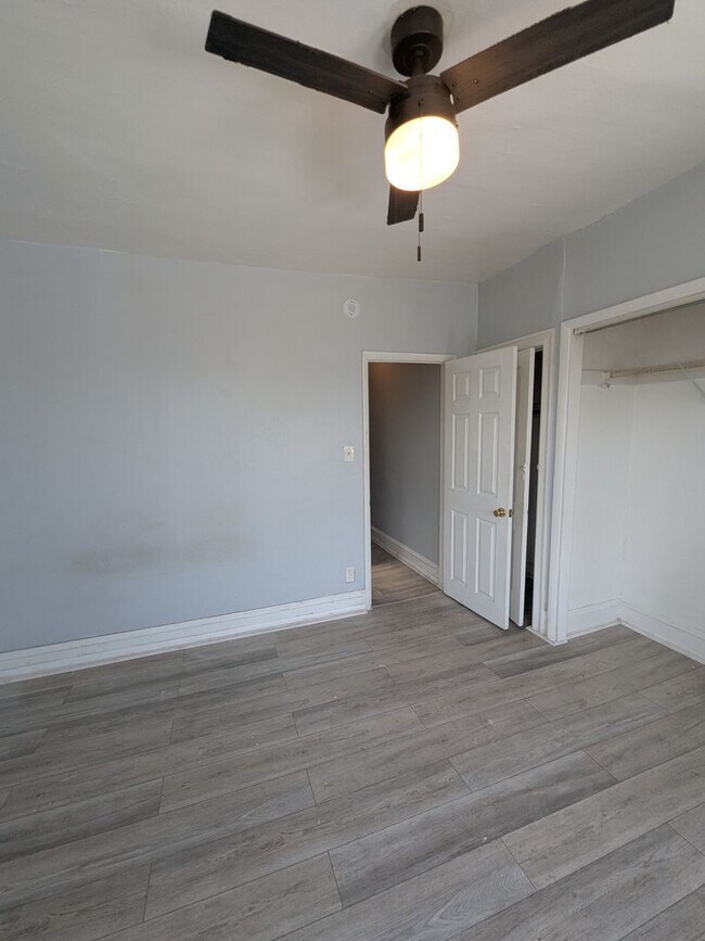 Building Photo - 4930 Ormes St