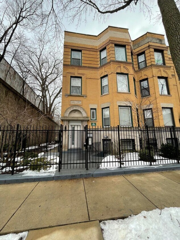 Primary Photo - 4003 S Calumet Ave