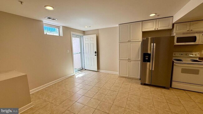 Foto del edificio - 817 Linslade St