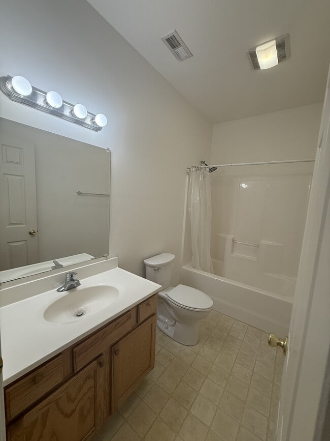 Building Photo - 232 Rutledge Ave