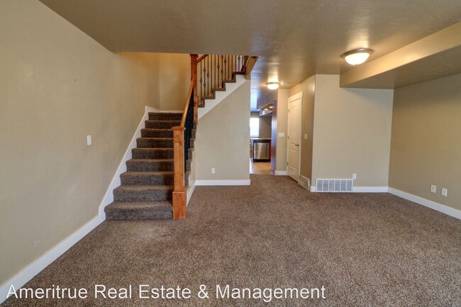 Building Photo - 3 br, 2.5 bath House - 110 S Tamarak CIR.