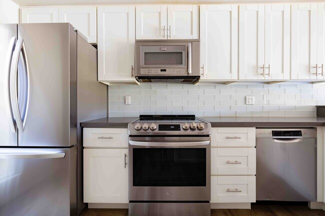 Foto del edificio - 2 BED / 1.5 BATH CONDO AVAILABLE JANUARY 2...