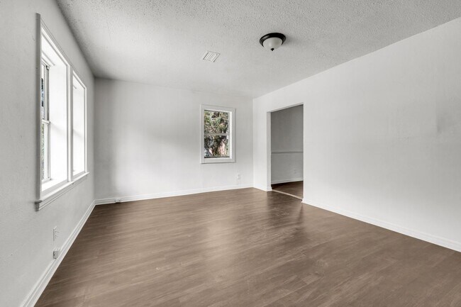 Building Photo - 1227 Dena St