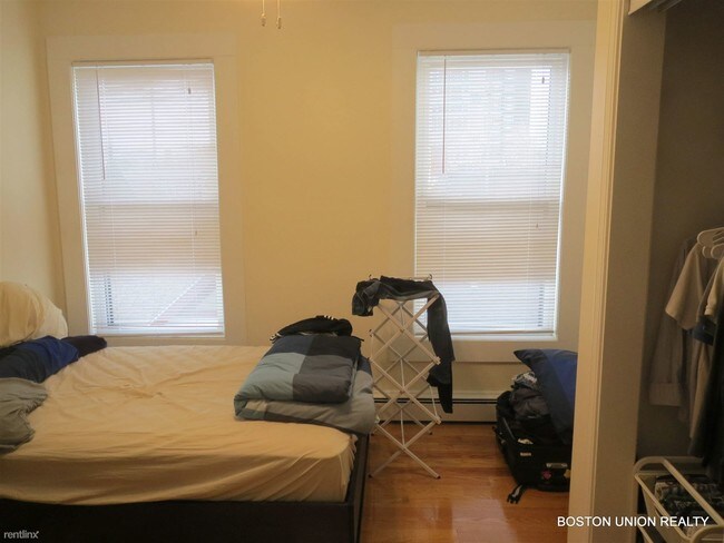 Foto del edificio - 4 br, 2 bath  - 37 Brookline St 15